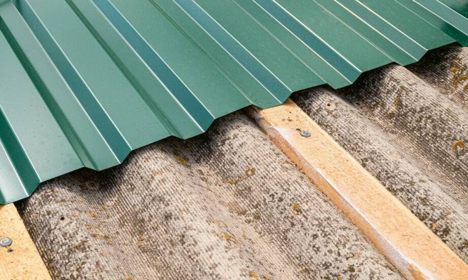 Wkręt do blachodachówki – jak wpływa na szczelność dachu?