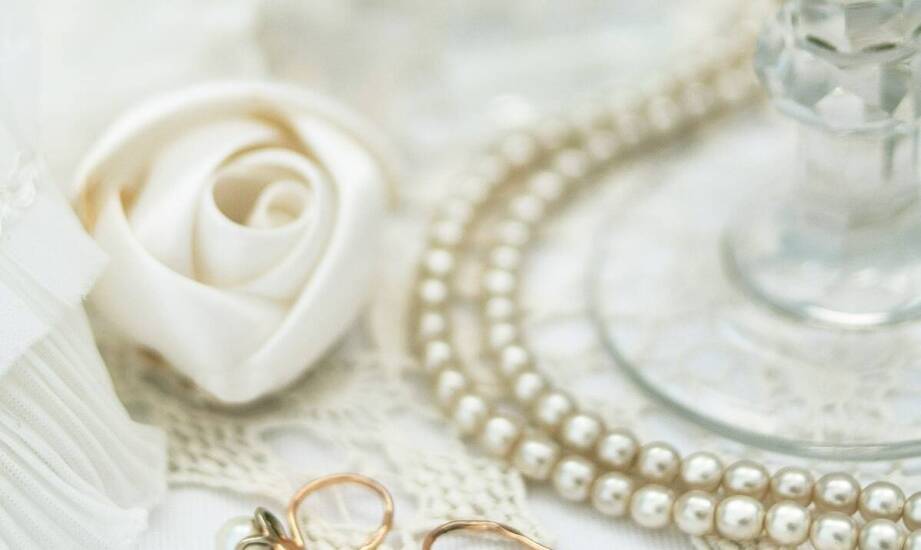 Dlaczego kolczyki jedwabne kwiaty to must-have w Twojej kolekcji?