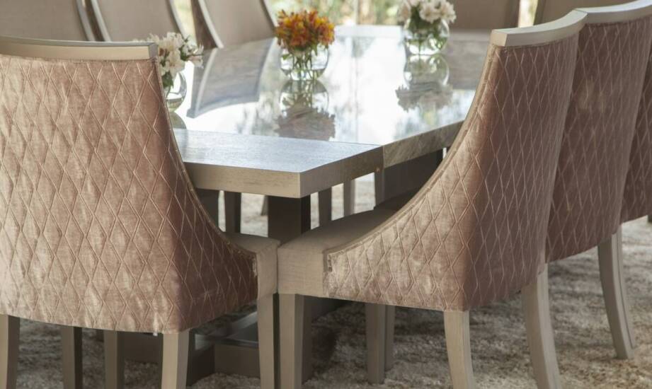 Wpływ tkaniny Mystic 21 na estetykę i komfort mebli do jadalni