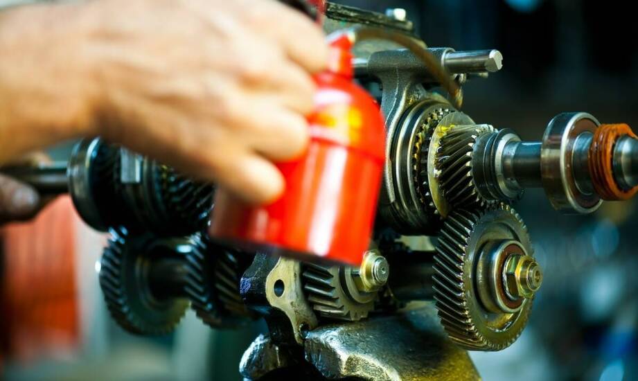 Jakie są główne zalety stosowania wysokiej jakości smarów w przegubach osiowych?