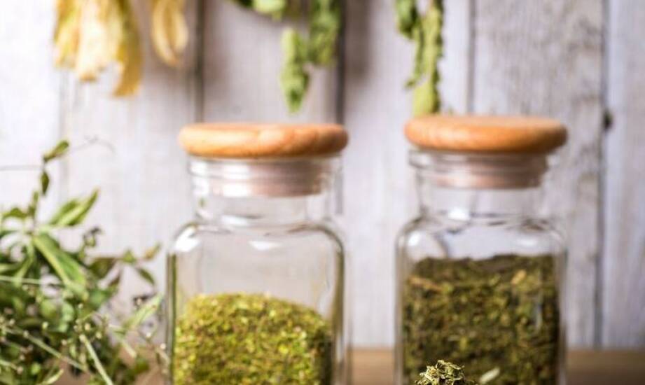 Miodunka ziele suszone a zdrowy styl życia – jak ją wykorzystać?