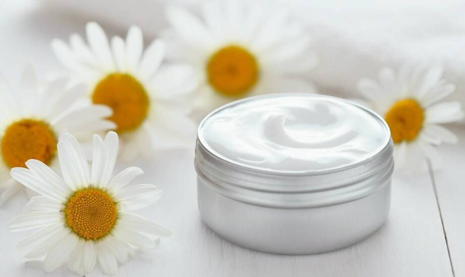 Naturalne składniki w kremie pod oczy – co warto wiedzieć?