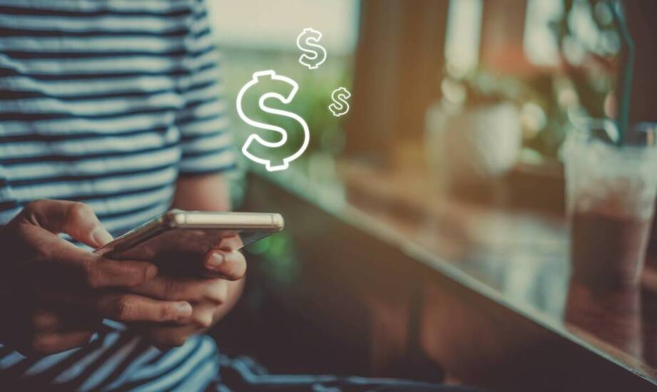 Jakie są koszty związane z przelewami z UK do Polski i jak można je minimalizować?