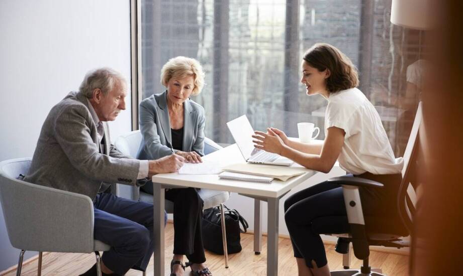 Jakie są korzyści z zawierania porozumień układowych podczas restrukturyzacji?