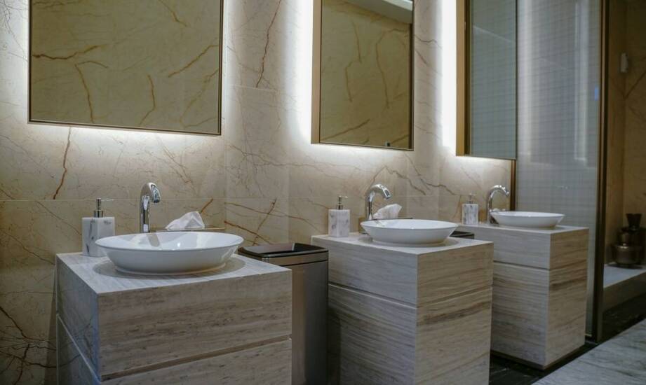 Wybór lustra łazienkowego LED dla optymalnego oświetlenia pomieszczenia