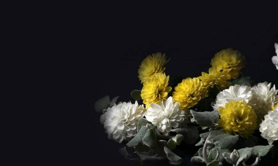 Jakie kwiaty są najczęściej wybierane na wieńce pogrzebowe?