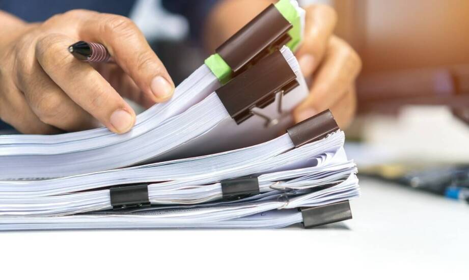 Jak prawnicy pomagają klientom w interpretacji skomplikowanych przepisów prawnych?