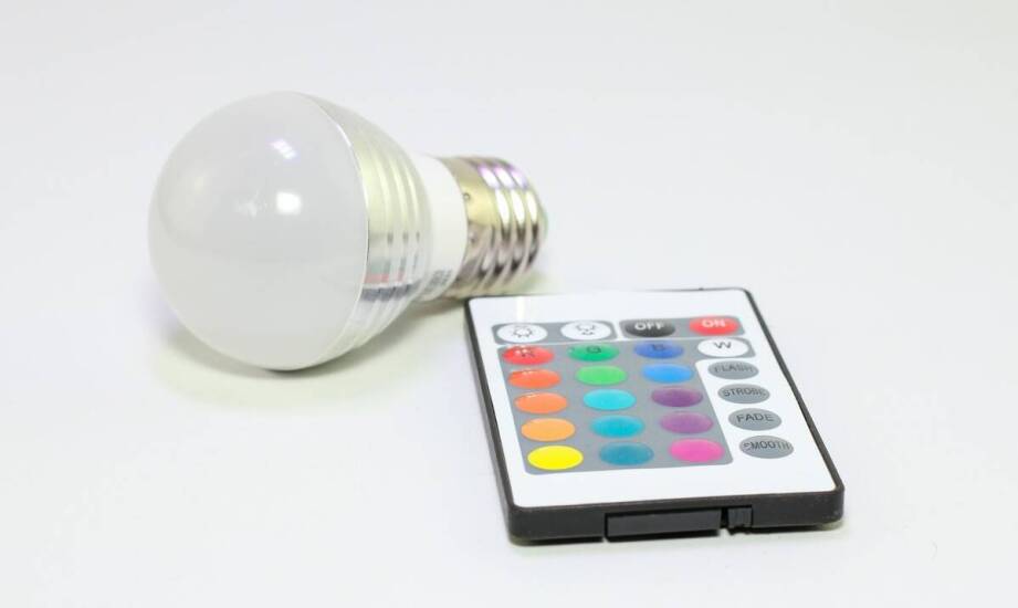 Porównanie różnych typów żarówek energooszczędnych