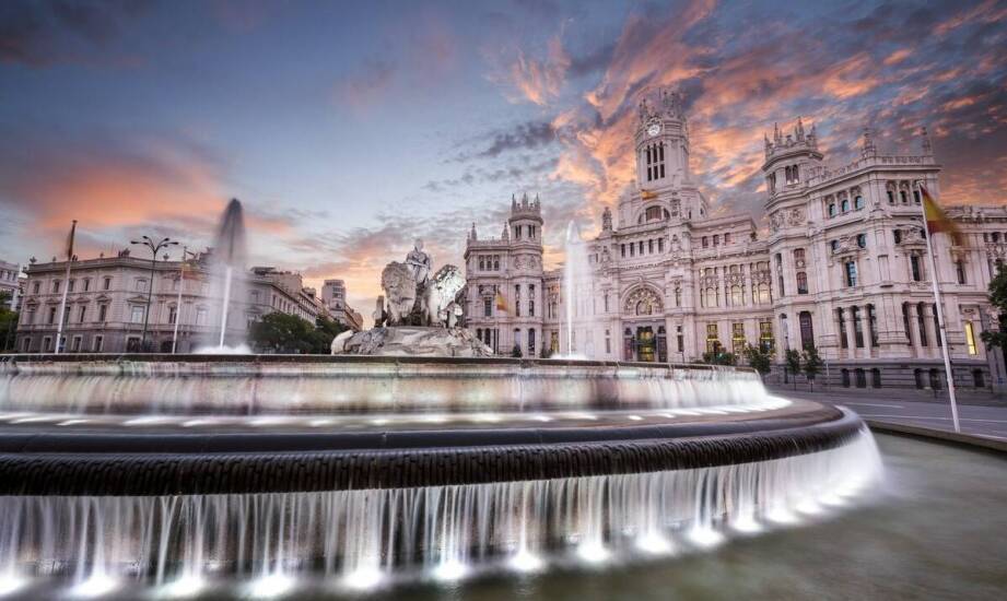 Wpływ fontann pływających z oświetleniem na atrakcyjność przestrzeni biznesowych