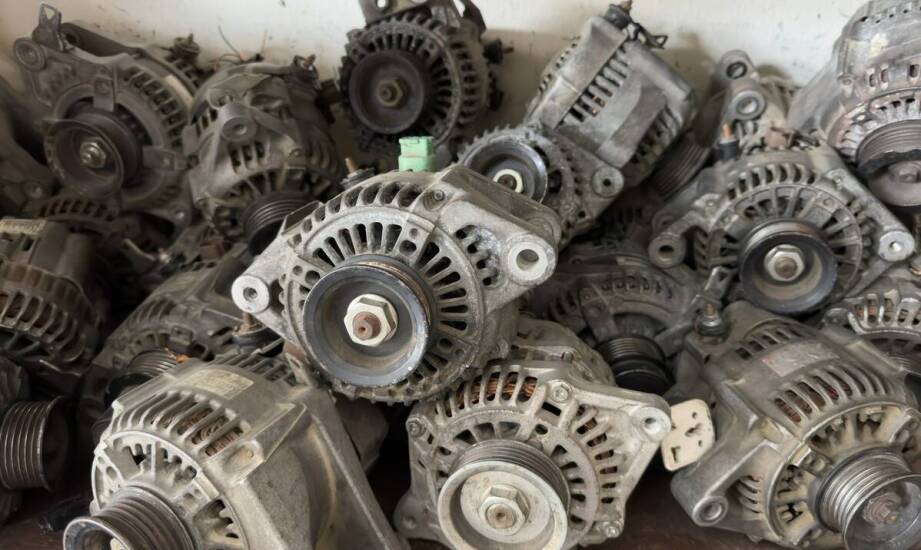 Jakie są kluczowe korzyści z zakupu części zamiennych do używanych agregatów?