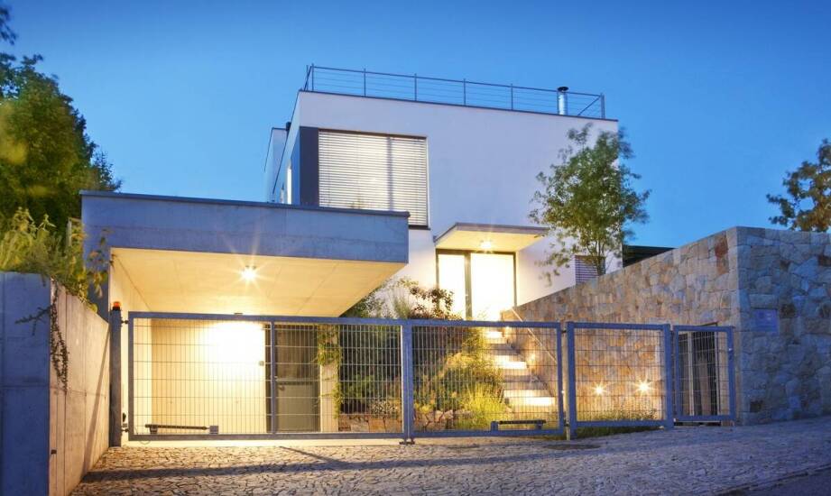 Wykorzystanie systemu Fastlock w projektowaniu wiat samochodowych – co warto wiedzieć?