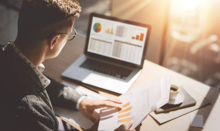 Jak tłumacz ekonomiczny wspiera procesy audytowe w firmach?