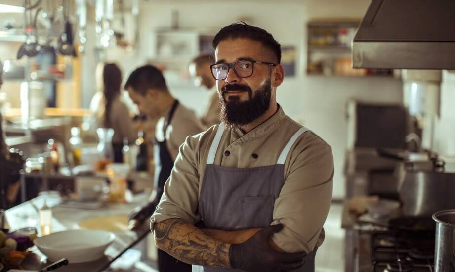 Wpływ jakości fartuchów kelnerskich na komfort pracy obsługi