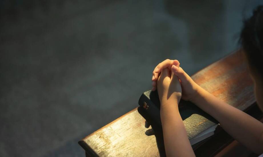 Wpływ muzyki biblijnej na emocje i refleksję podczas nabożeństw