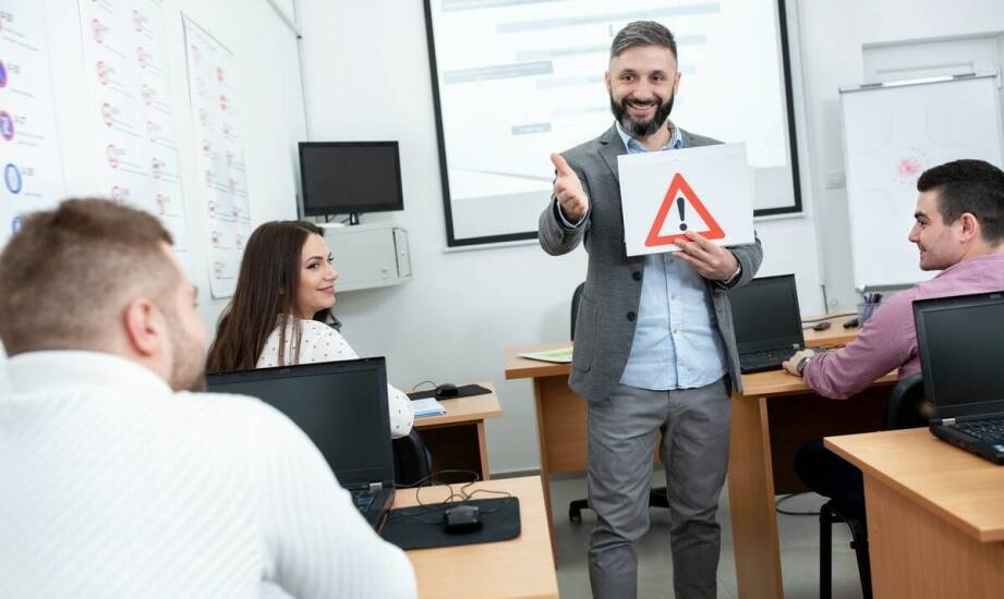 Jakie są dostępne formy szkoleń dokształcających dla osób, które nie zdały egzaminu?