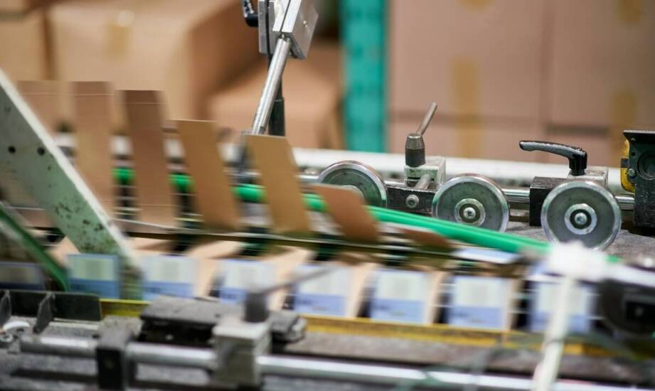 Kluczowe zalety wiązarek w procesie transportu napojów