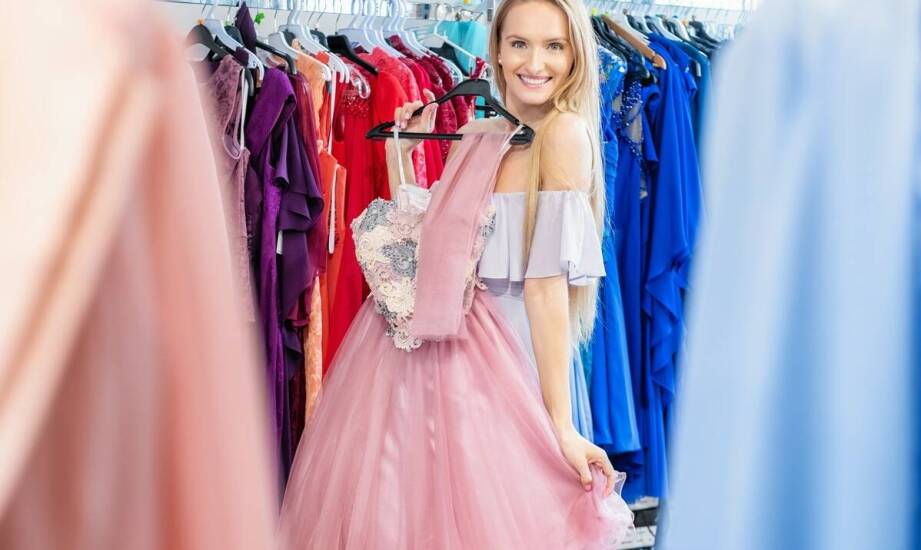 Jak wybrać sukienki galowe młodzieżowe na studniówkę?