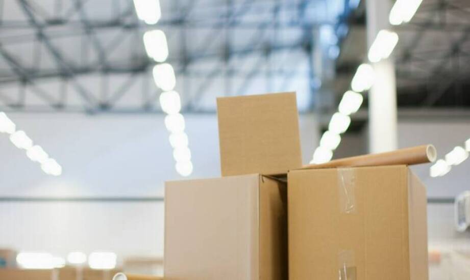 Jak koperty kurierskie przyczyniają się do redukcji kosztów logistyki?