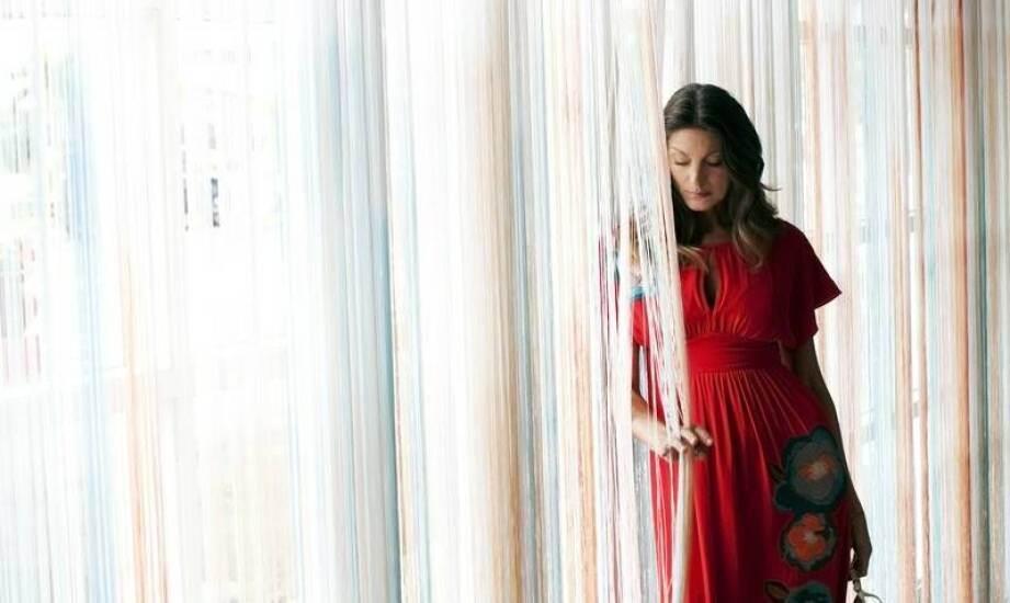 Moda inspirowana Indiami – sukienki letnie w centrum uwagi