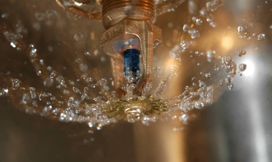 Przyszłość ochrony przeciwpożarowej: rozwój systemów gaszenia mgłą wodną