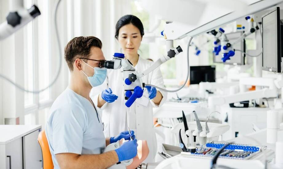 Jak bonding wspiera proces odbudowy uzębienia w stomatologii estetycznej?