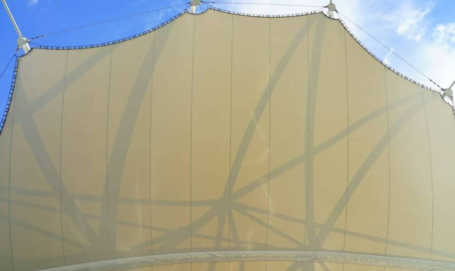 Zastosowanie tkanin technicznych w produkcji nowoczesnych konstrukcji architektonicznych