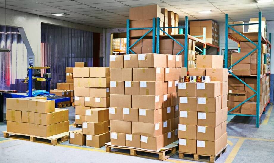 Jak tacki tekturowe poprawiają efektywność pakowania w logistyce?