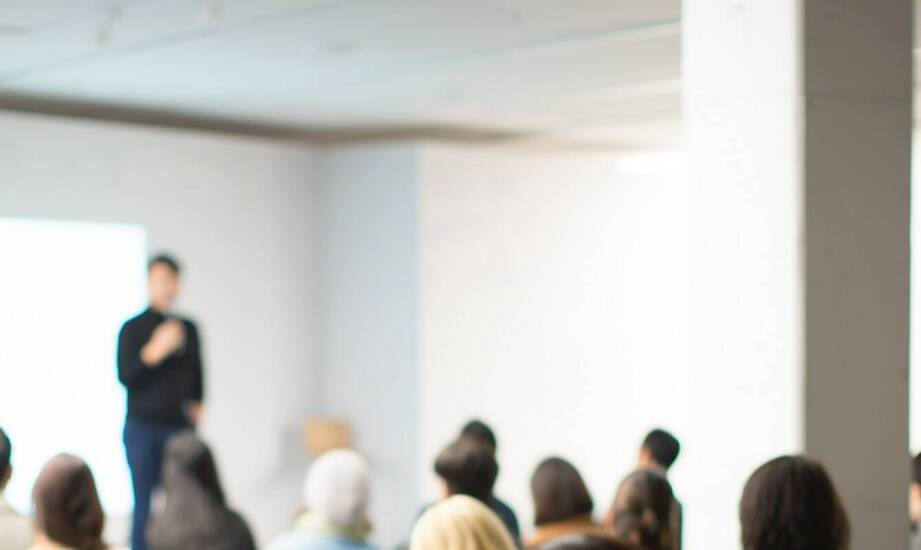 Przebieg licytacji tradycyjnej a elektronicznej: różnice i podobieństwa