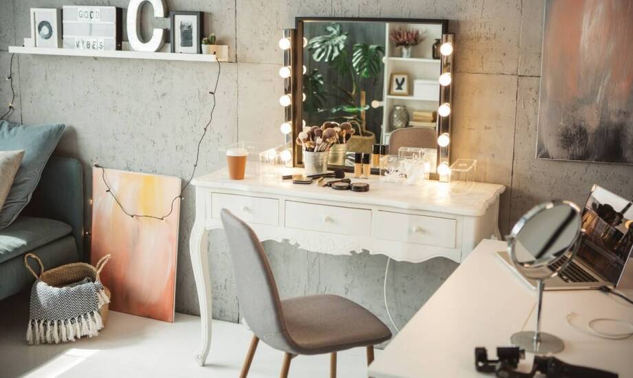 Jak mała szczotka do włosów ułatwia stylizację na co dzień?