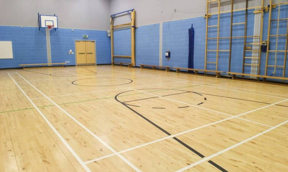 Nowoczesne posadzki w obiektach sportowych – trwałość i estetyka