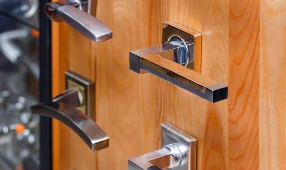 Innowacyjne rozwiązania w okuciach okiennych: co oferuje rynek?