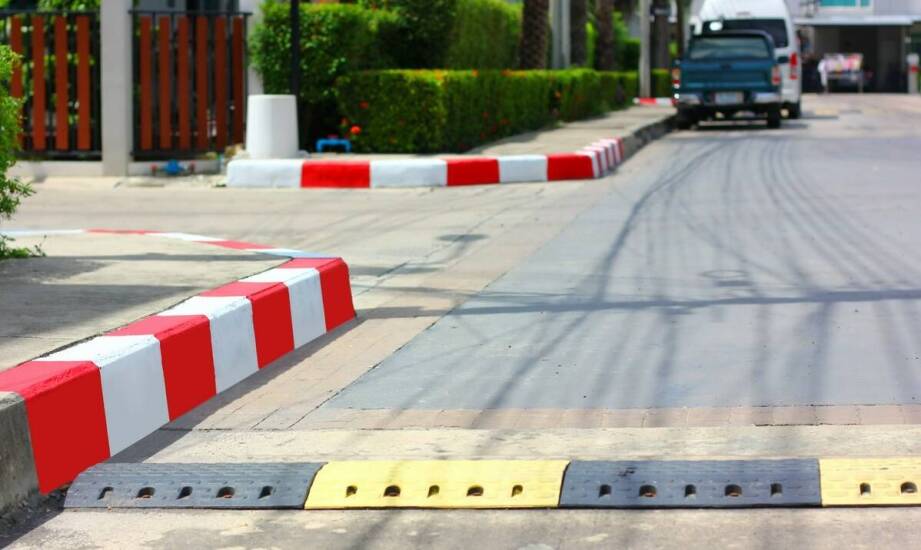 Separator drogowy betonowy w kontekście efektywności kosztowej inwestycji