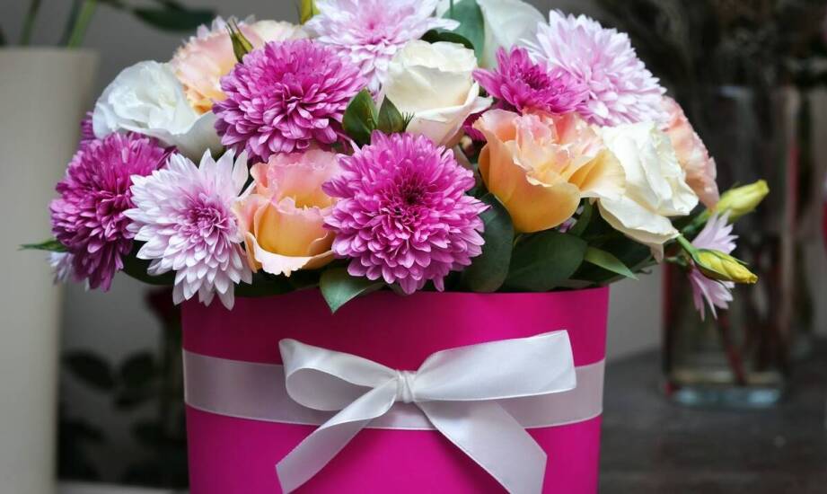 Bukiety urodzinowe: jak dobrać idealną kompozycję dla solenizanta?