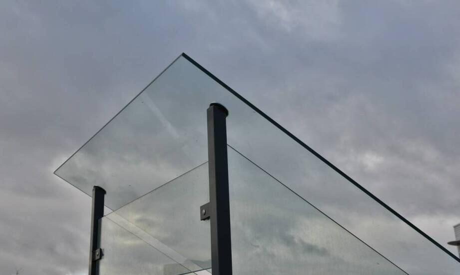 Parapety z glazury: jakie mają zastosowanie w budownictwie ekologicznym?