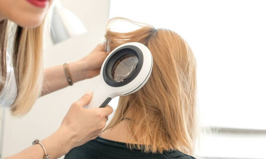 Łojotok a zdrowie włosów – jakie terapie oferuje trychologia?