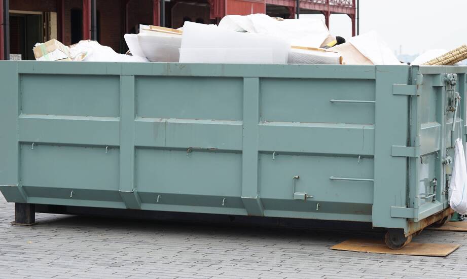 Jak kontenery stalowe samowyładowcze mogą poprawić organizację pracy w zakładzie?