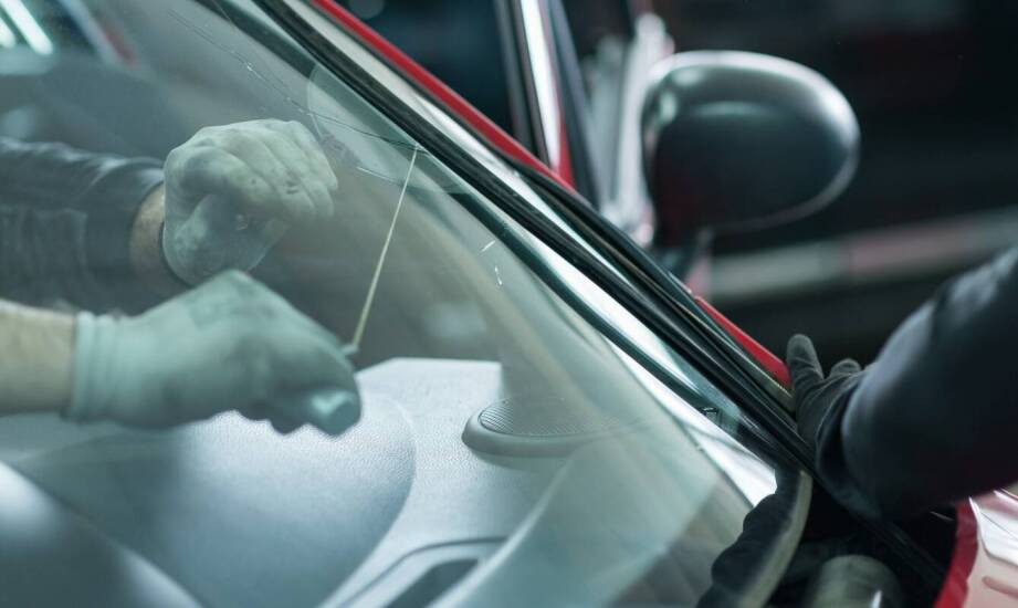 Jak regularna naprawa odprysków wpływa na trwałość auto szyb?