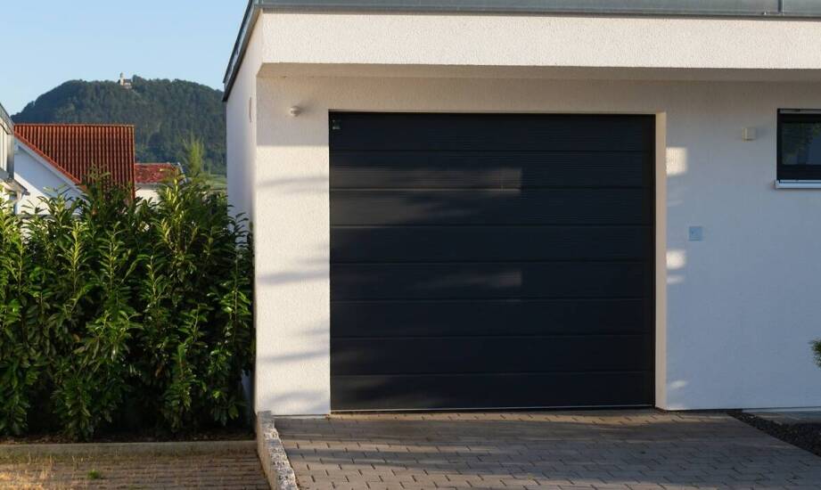 Wybór drzwi garażowych podkarpackie – na co zwrócić uwagę?