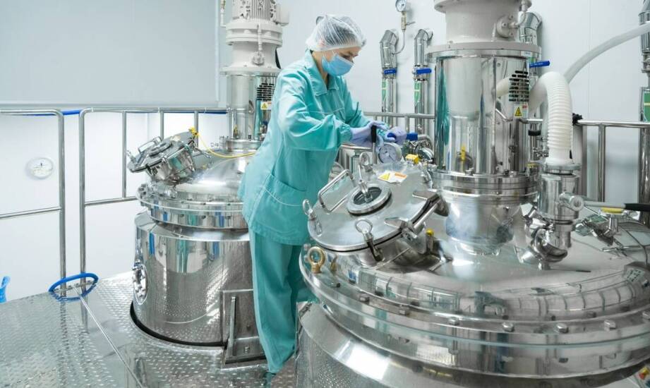 Jak firma opex przyczynia się do poprawy bezpieczeństwa pracy w branży lakierniczej?