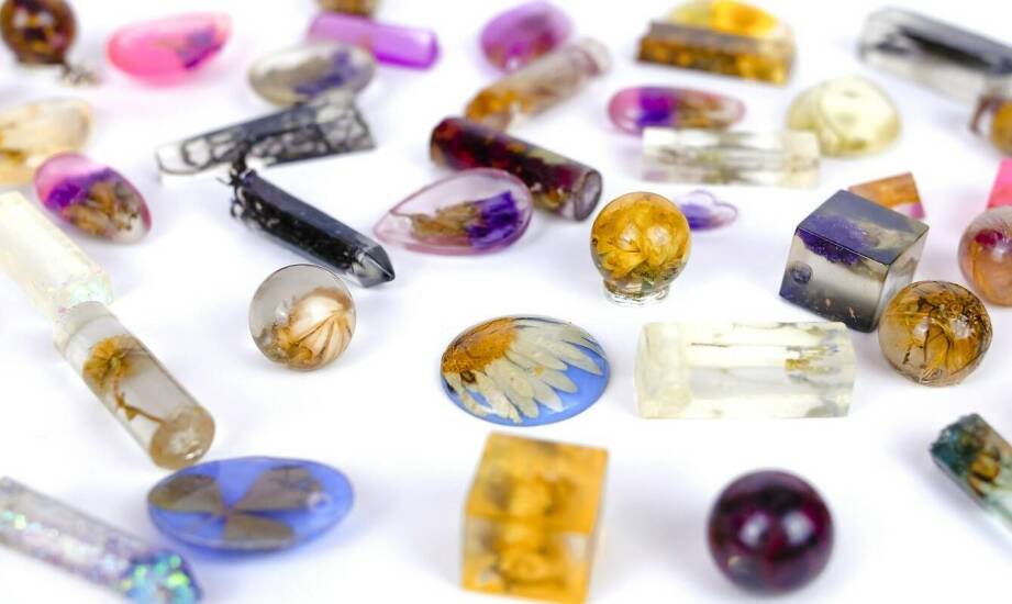 Jakie są różnice między różnymi stylami bransoletek z bursztynem?