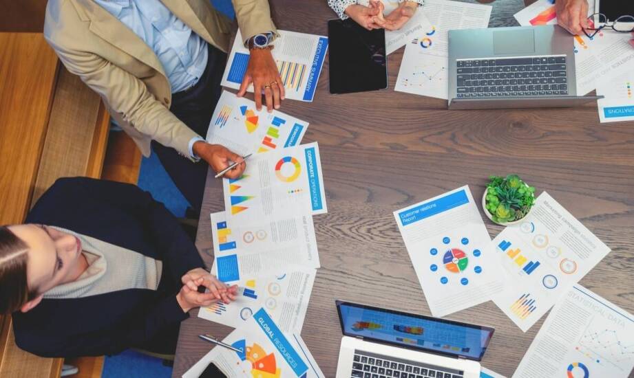 Jak precyzyjne dopasowanie strategii mediowej przyczynia się do sukcesu kampanii?