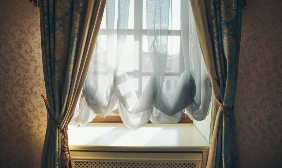 Wzory geometryczne w zasłonach – nowoczesne rozwiązania na duże okna tarasowe