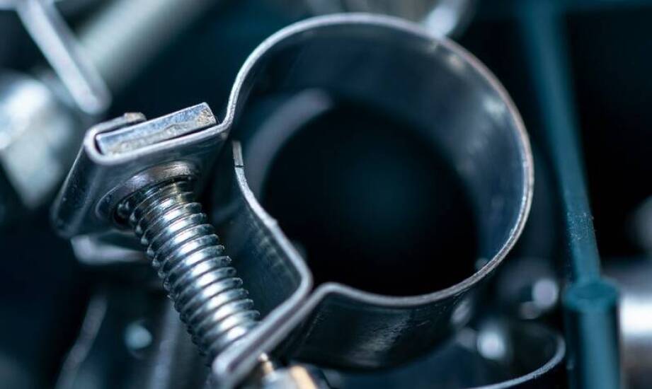 Zastosowanie zacisków śrubowych w systemach HVAC – kluczowe informacje