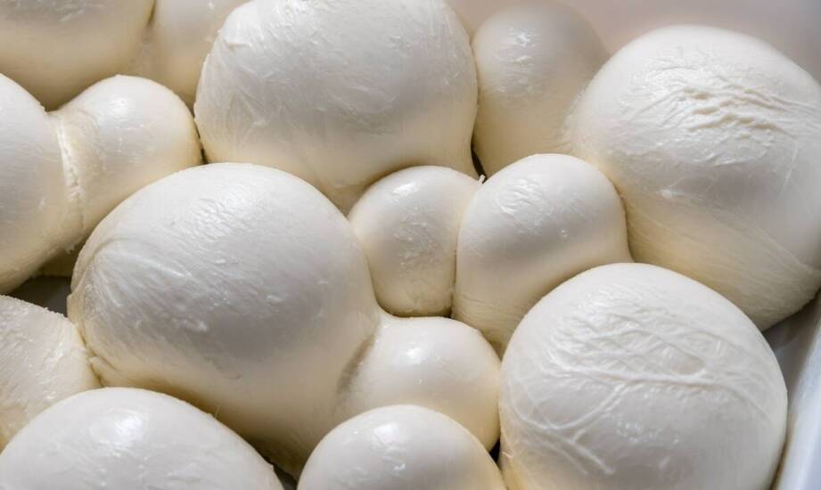 Jakie są różnice w procesie roztapiania różnych rodzajów białej czekolady?