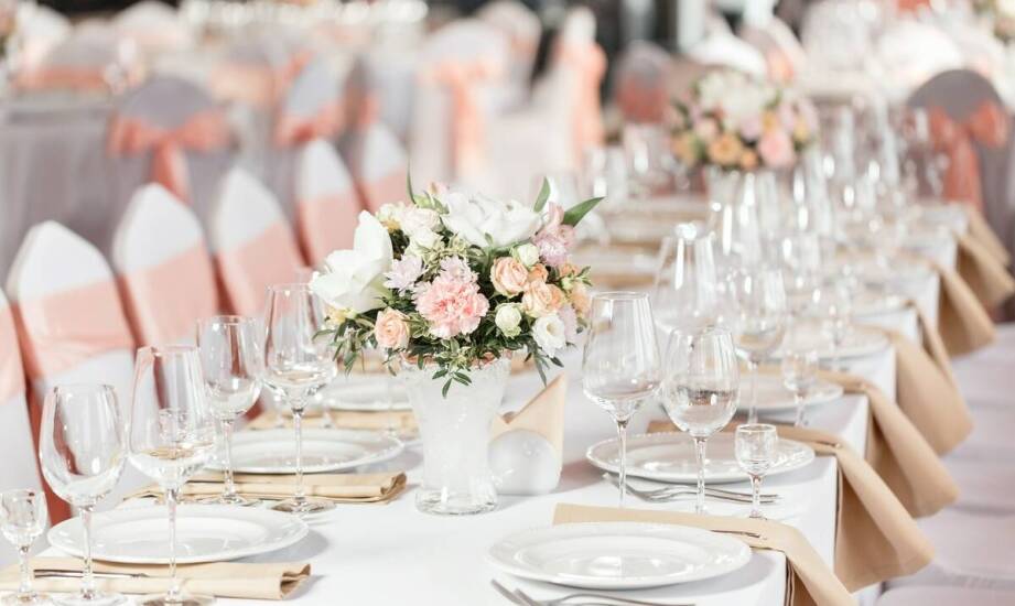 Przyjęcie weselne z różnorodnością smaków z Europy – jak zaskoczyć gości?