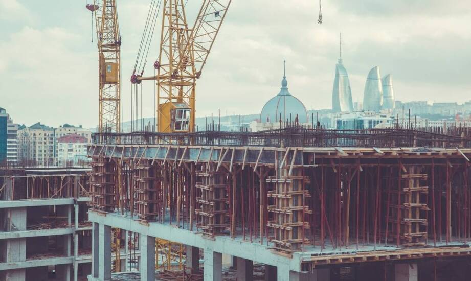 Jakie są kluczowe wyzwania prawne przy adaptacji budynków przemysłowych?