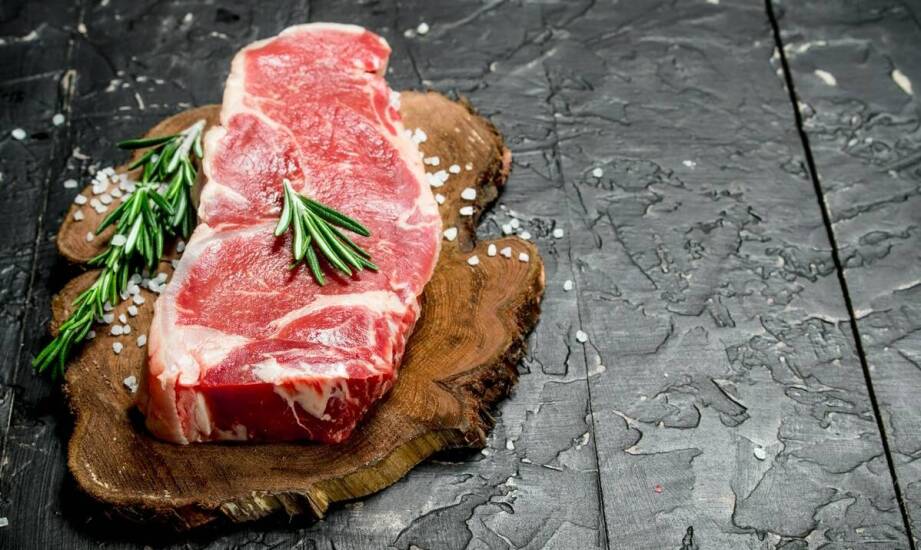 Surowe mięso z zatwierdzonych zakładów – bezpieczeństwo i jakość