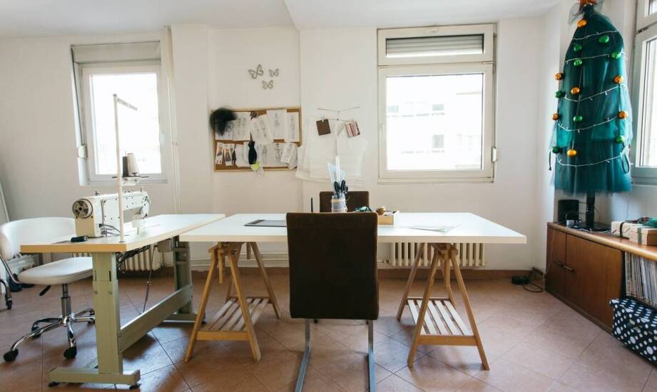 Jak dobrać matę podkładową do specyficznych potrzeb pracowni krawieckiej?