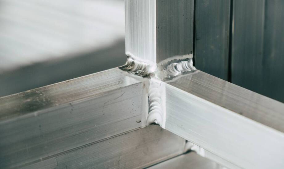 Wpływ grubości stali na wytrzymałość i stabilność wiaty garażowej