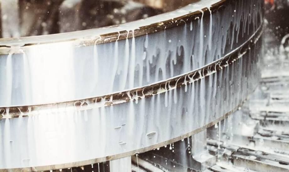 Przemysł maszynowy a znaczenie galwanizowania stali dla jakości produktów